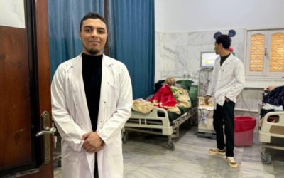 كلية الطب المرج تنفذ مبادرة إنسانية لتوزيع سلات رمضانية